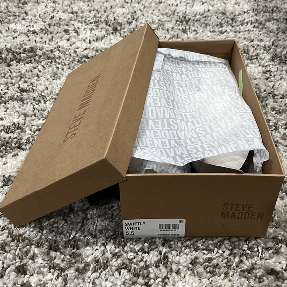 👟 Shoes, Sneakers, White, Slip On, Canvas, Steve Madden, Designer - Picture 9 of 10